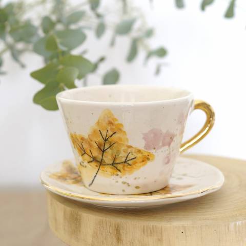 Jesensko lišće šalica za čaj i tanjurić
