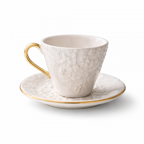 Bijela espresso šalica i tanjurić