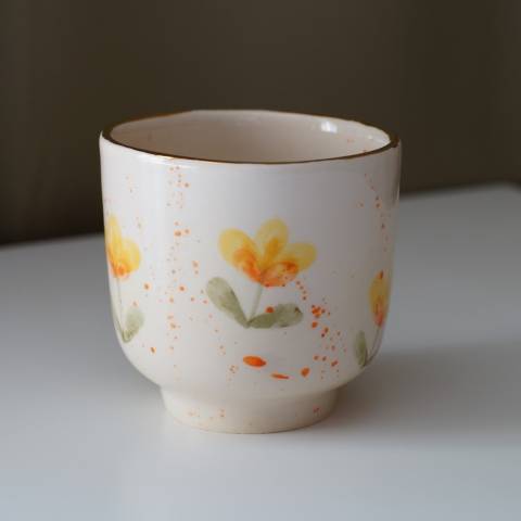 Žuti cvijet mala čaša