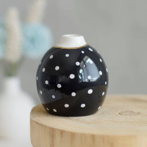 White dots vase