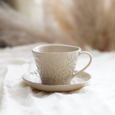 White coffee cup&saucer (no gold)
